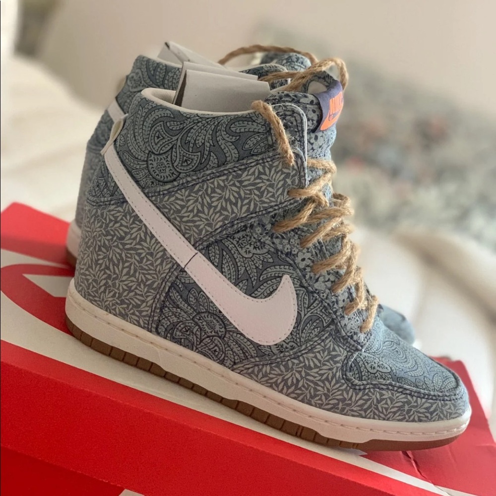 Nike dunk sky high x liberty